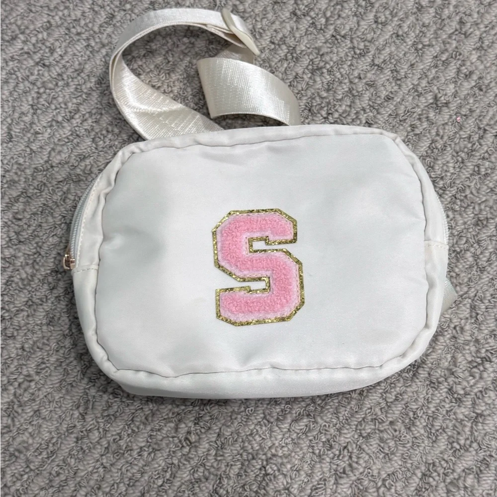 Kids White Crossbody Bag with Pink 'S' Patch
